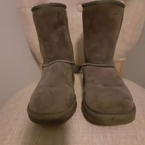 UGG Size 6